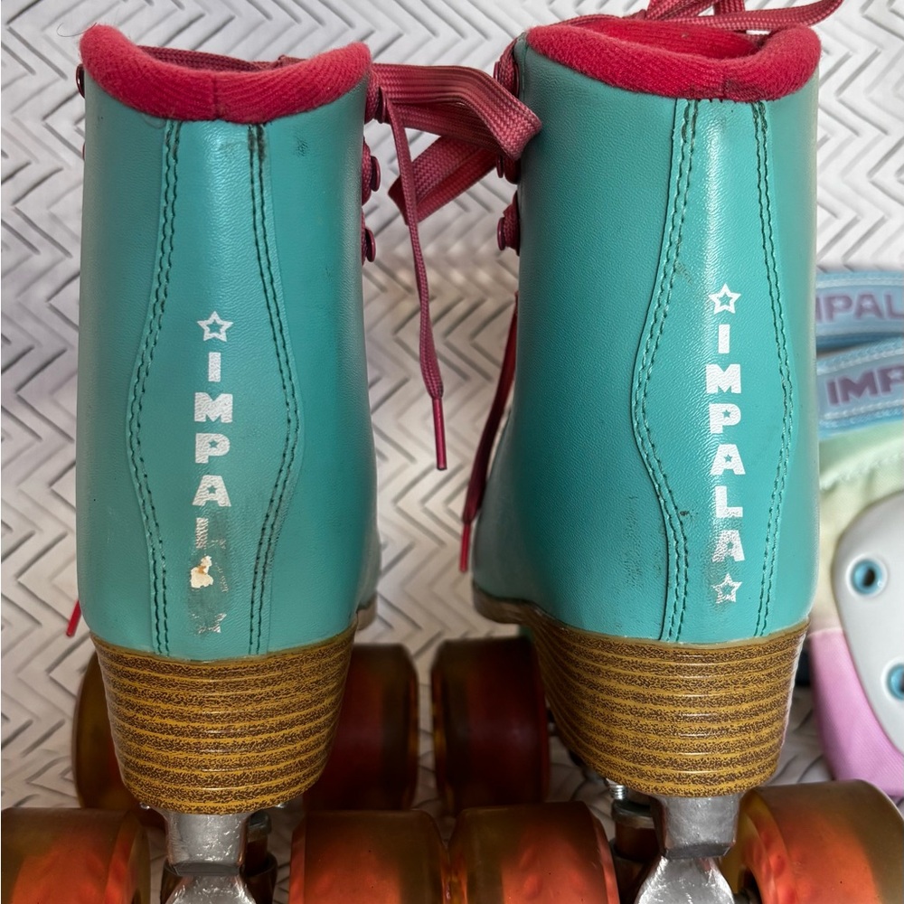 Impala Aqua Roller Skates with Protective Gear - Picture 4 of 12